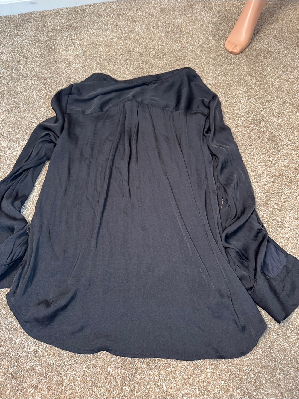 Simply Vera Wang Black Utility Blouse V Neck Roll Tab Sleeve Pocket Top SZ LG - Picture 7 of 7
